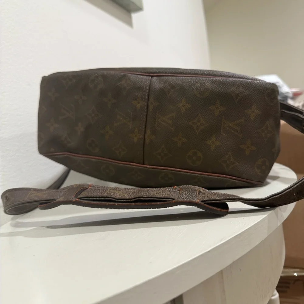 Vintage LOUIS VUITTON Marceau Large Monogram Messenger Shoulder Bag Auth V23865 - Picture 9 of 15